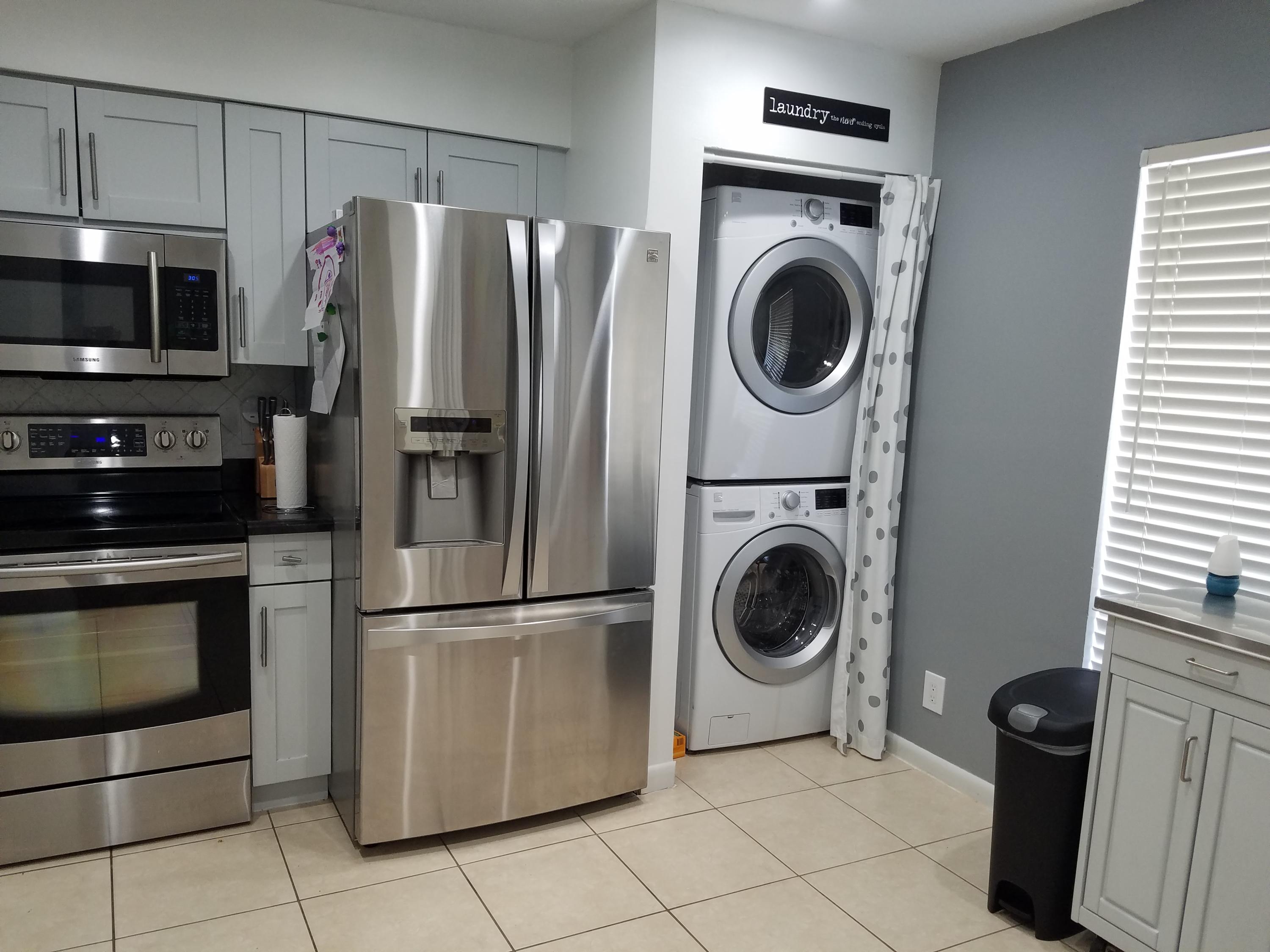 9112 Southwest 21st Court, Unit A Boca Raton, FL 33428 - Photo 9 of 28 Washer/dryer