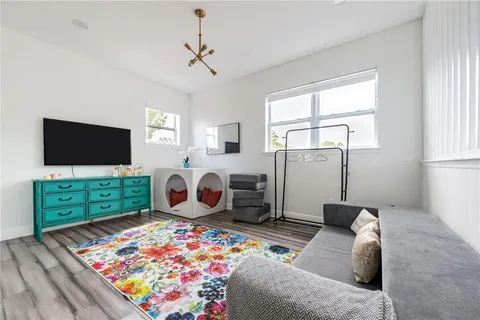 $3,950 | 350 28th Street South, St. Petersburg, FL 33712