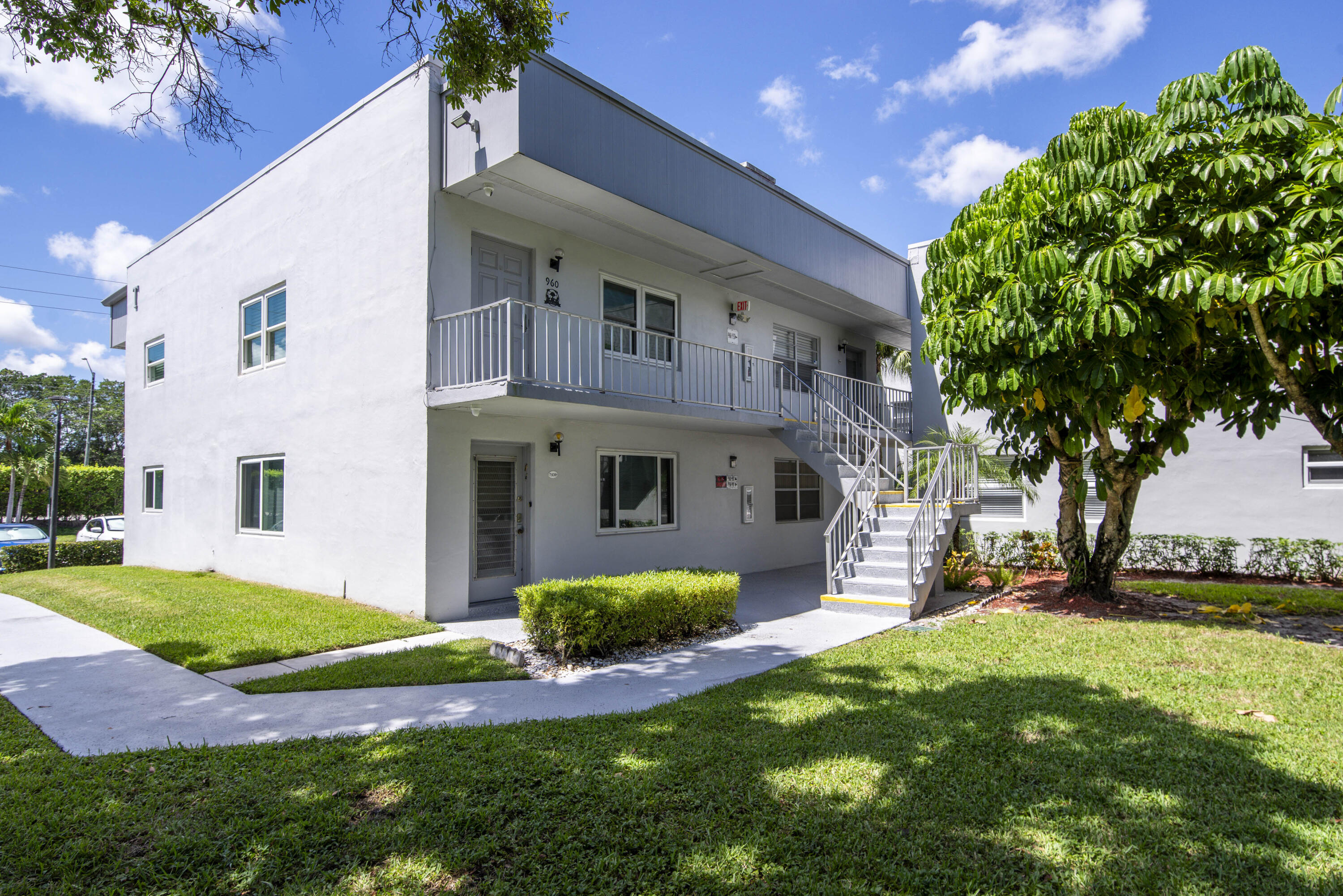 960 Flanders T Delray Beach, FL 33484 - Photo 1 of 14 _IMG3052