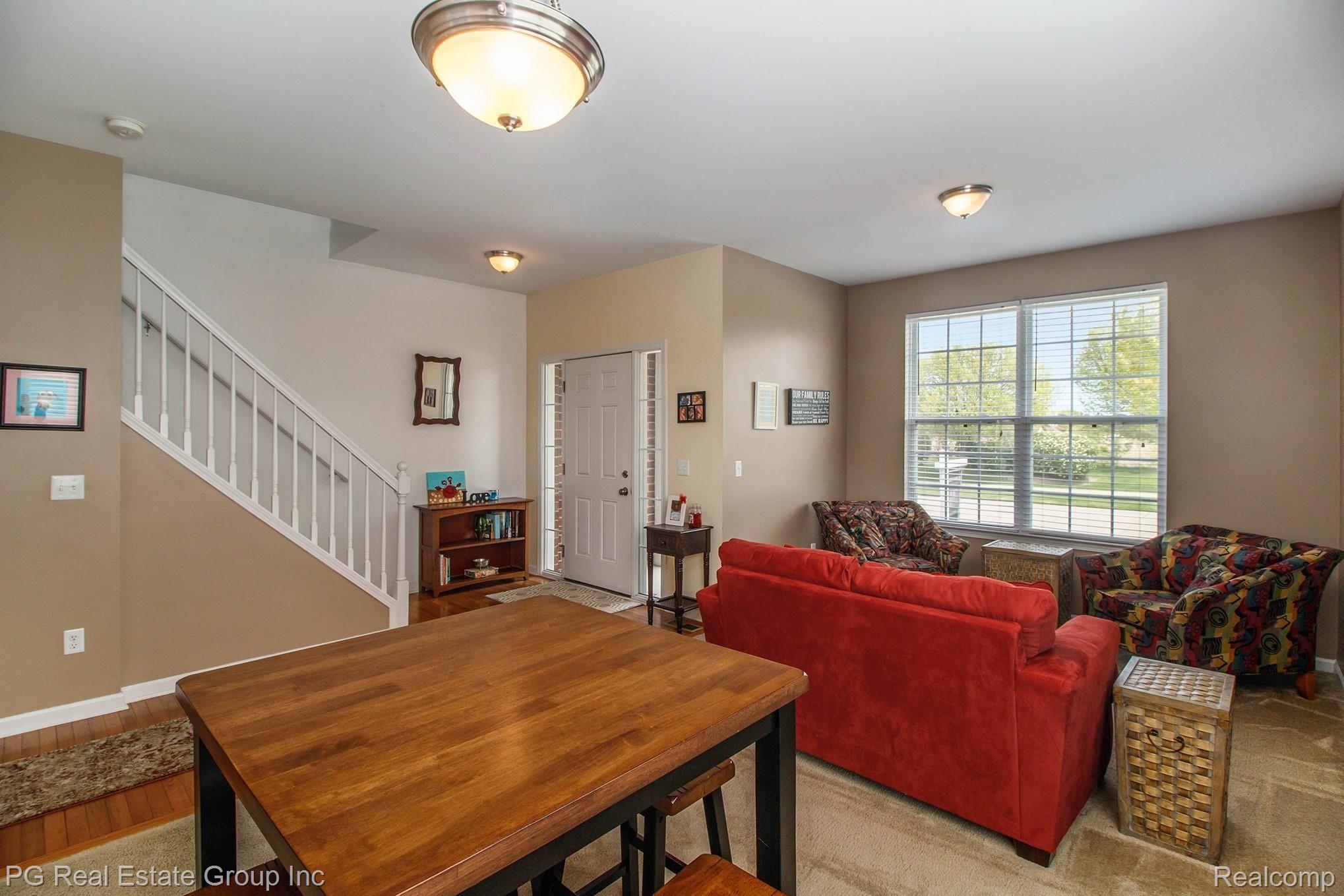 47243 Gloede Road Macomb, MI 48044 - Photo 8 of 28 ENTRY