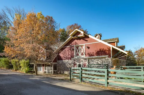 $1,699,000 | S91W37885 Antique Lane, Eagle, WI 53119