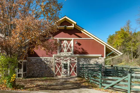 $1,699,000 | S91W37885 Antique Lane, Eagle, WI 53119