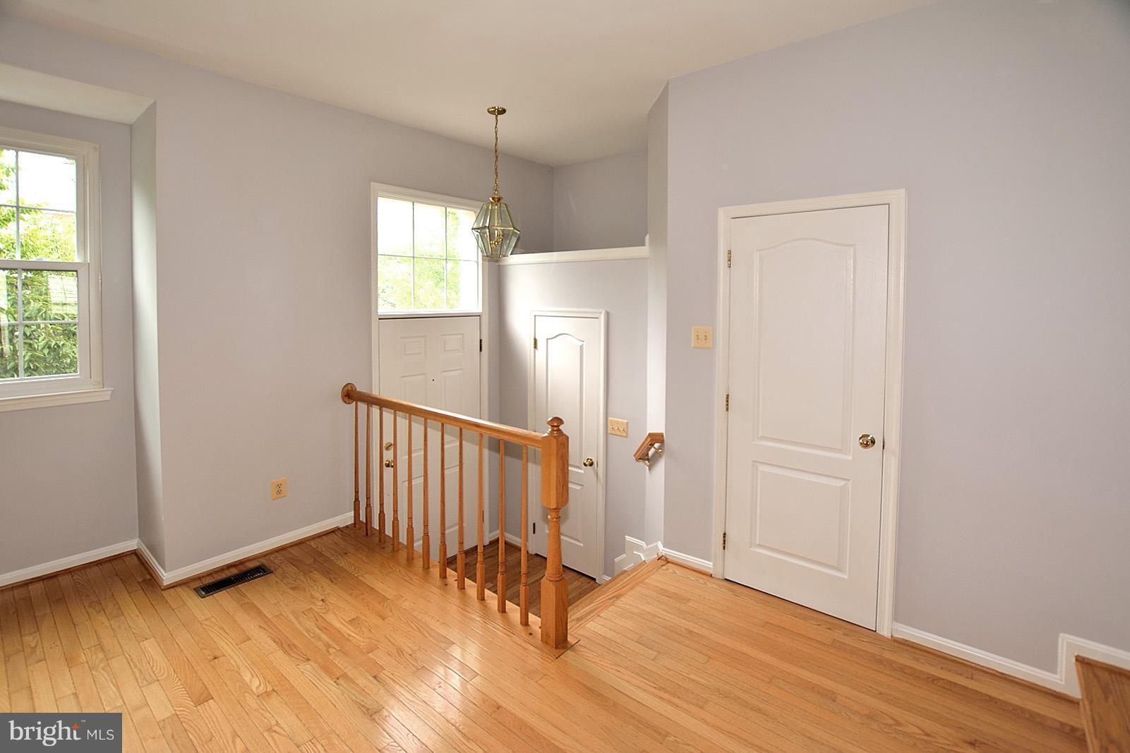 12019 Edgemere Circle Reston, VA 20190 - Photo 2 of 20 Interior (General)