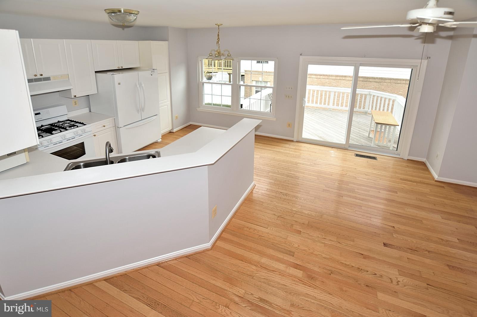 12019 Edgemere Circle Reston, VA 20190 - Photo 6 of 20 Kitchen