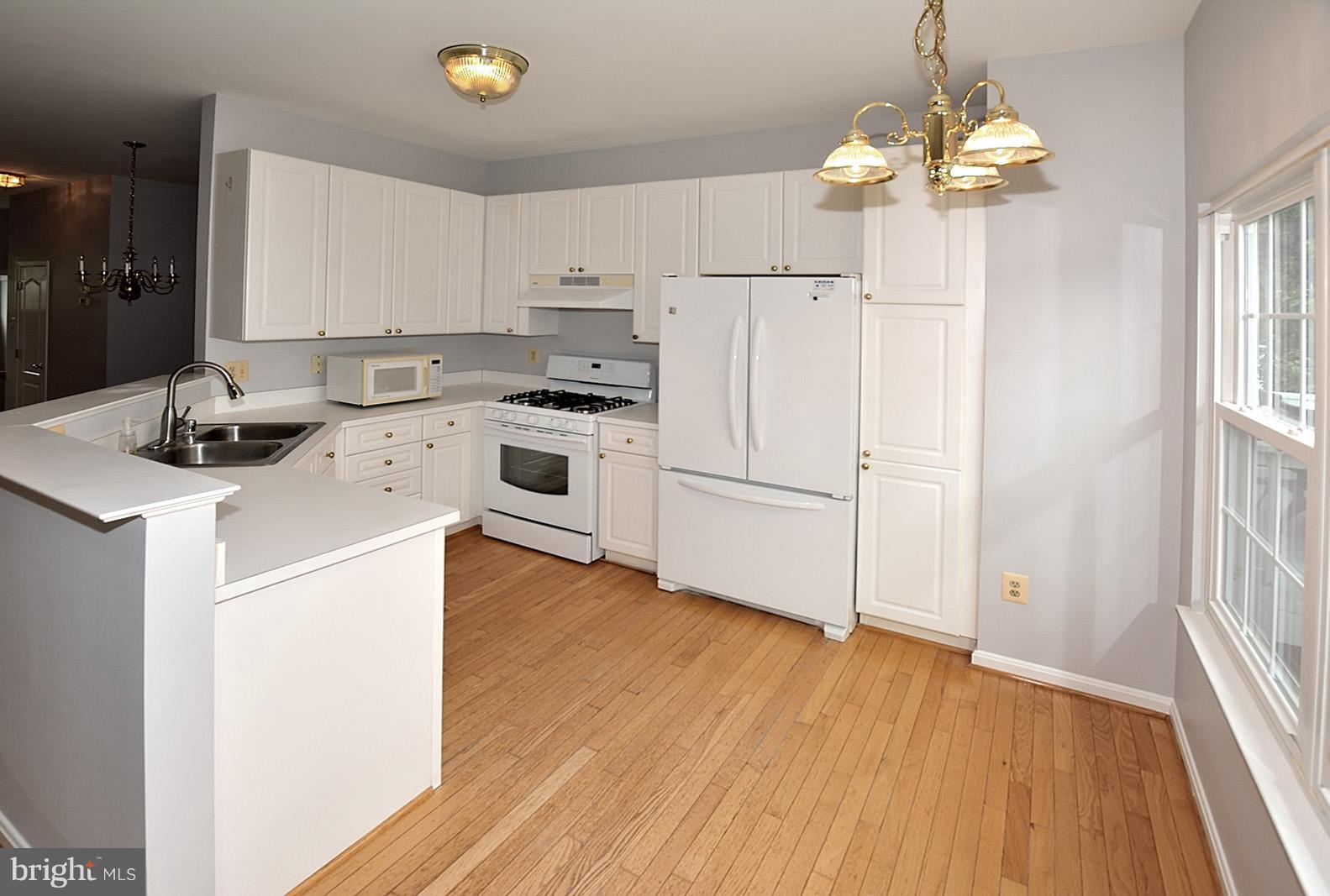 12019 Edgemere Circle Reston, VA 20190 - Photo 7 of 20 Kitchen