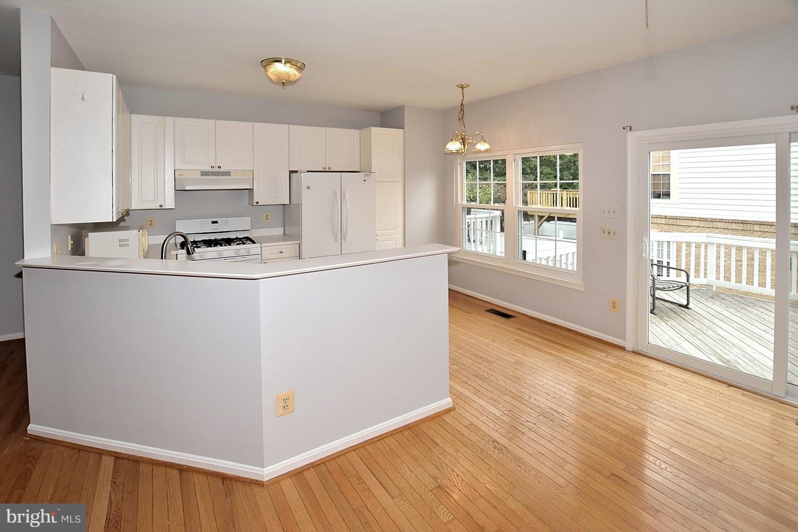 12019 Edgemere Circle Reston, VA 20190 - Photo 8 of 20 Kitchen