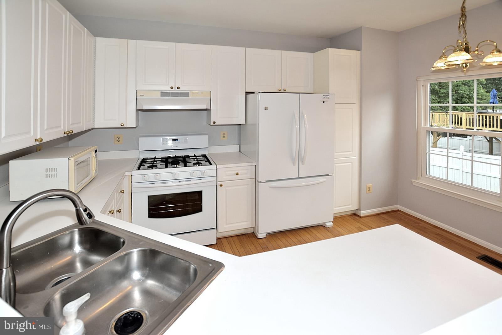 12019 Edgemere Circle Reston, VA 20190 - Photo 9 of 20 Kitchen