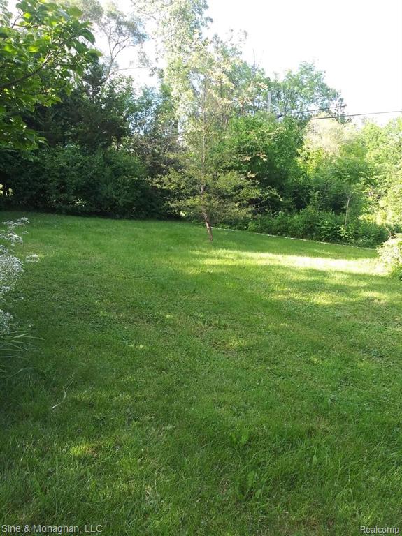 28391 Rollcrest Road Farmington Hills, MI 48334 - Photo 2 of 7