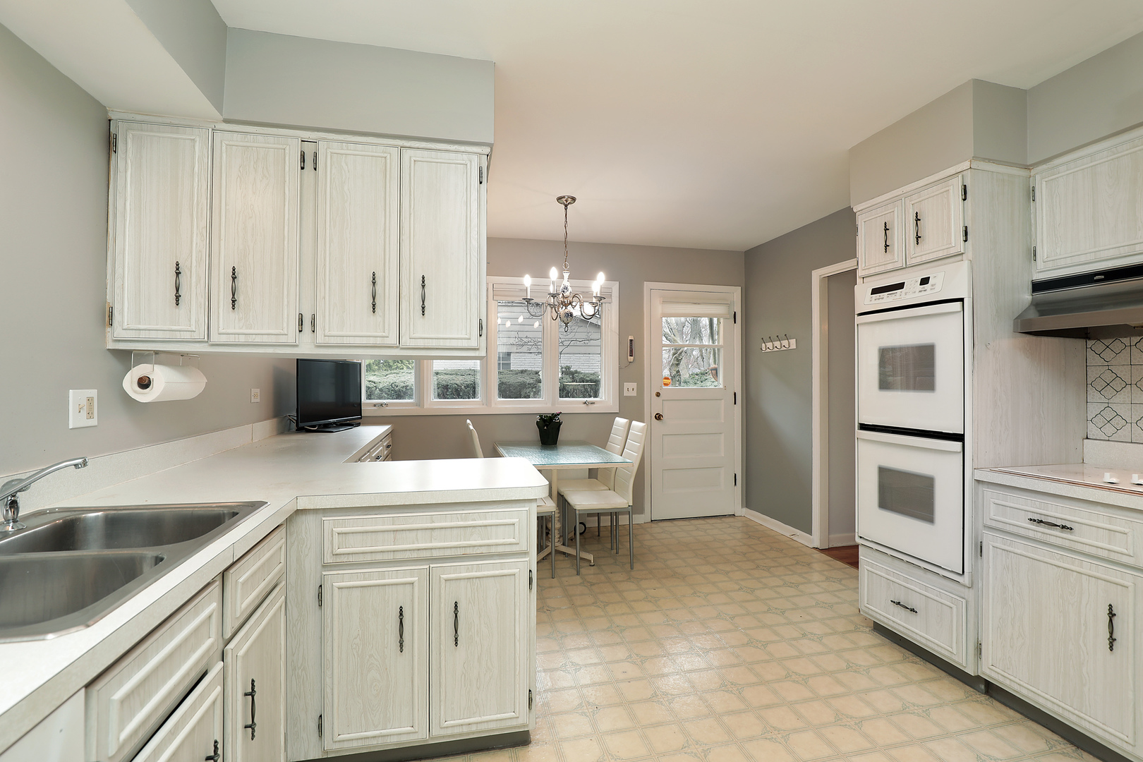 2811 Cherry Lane Northbrook, IL 60062 - Photo 4 of 9