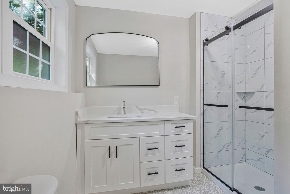 5060 Christiana Parran Road Huntingtown, MD 20639 - Photo 29 of 41 Bathroom