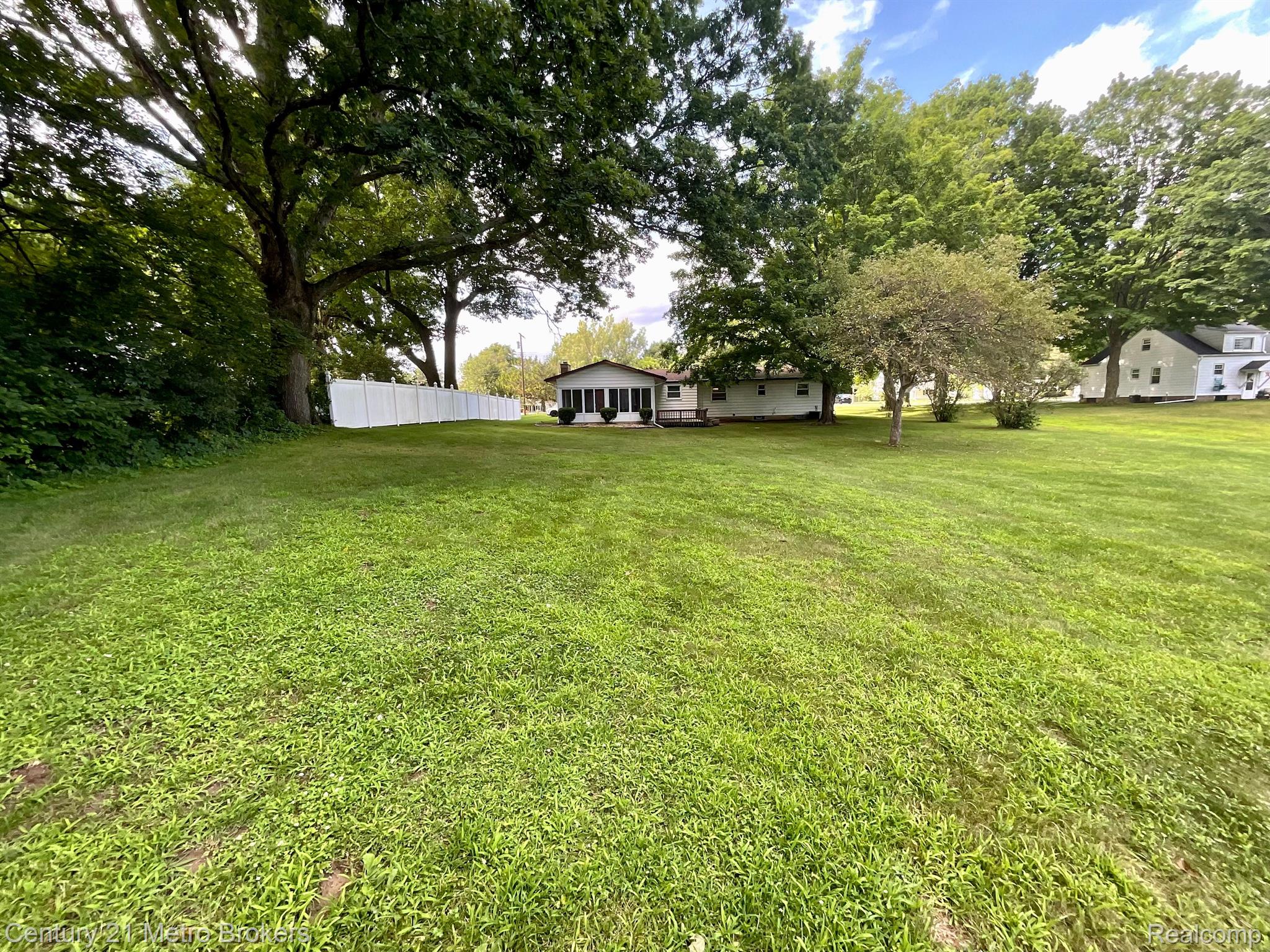 4392 East Carpenter Road Flint, MI 48506 - Photo 10 of 42 Gallery Image 10