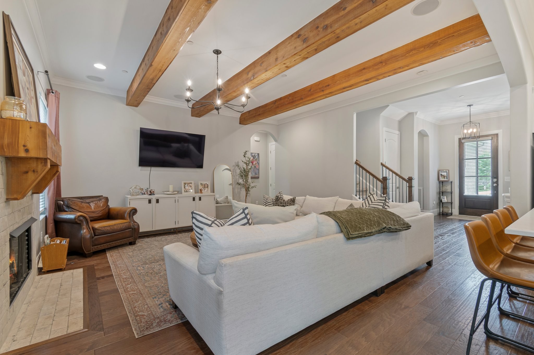 409 Eagle Ridge Nashville, TN 37209 - Photo 26 of 83 a living room with furniture and a flat screen tv