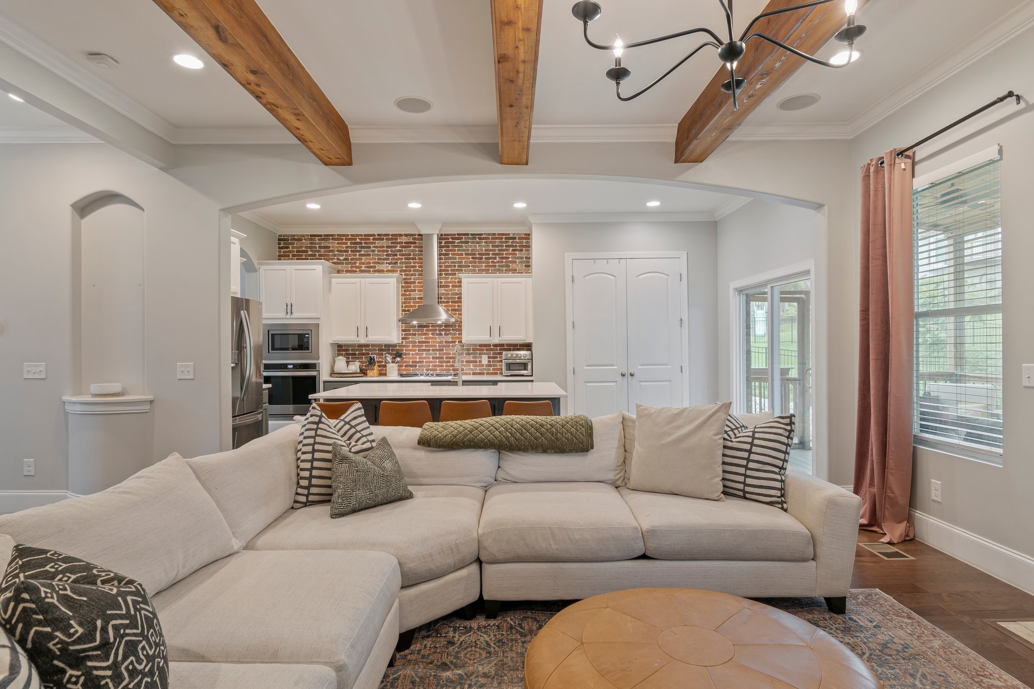 409 Eagle Ridge Nashville, TN 37209 - Photo 28 of 83 a living room with furniture and a large window