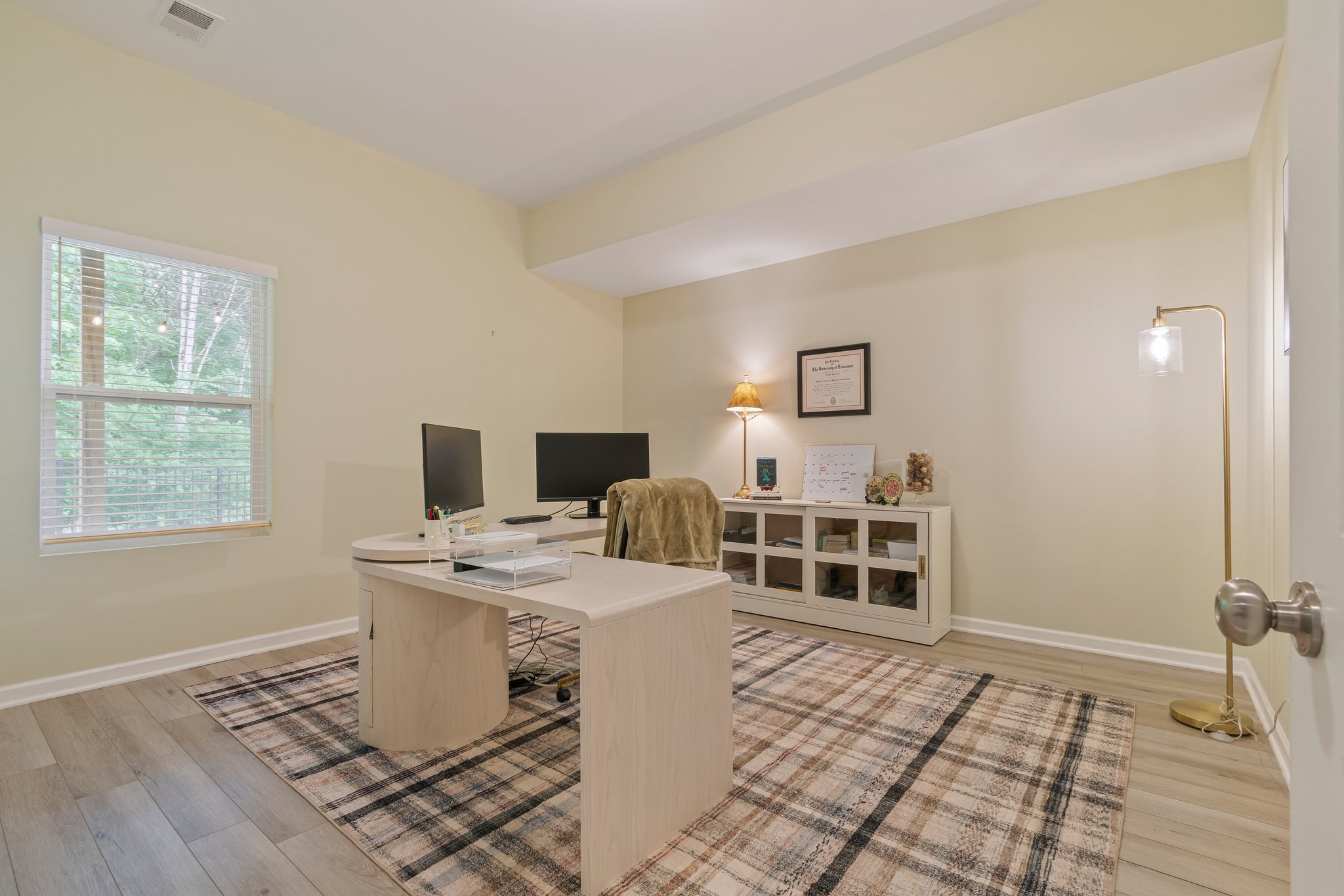 409 Eagle Ridge Nashville, TN 37209 - Photo 66 of 83 a living room with a couch and a table