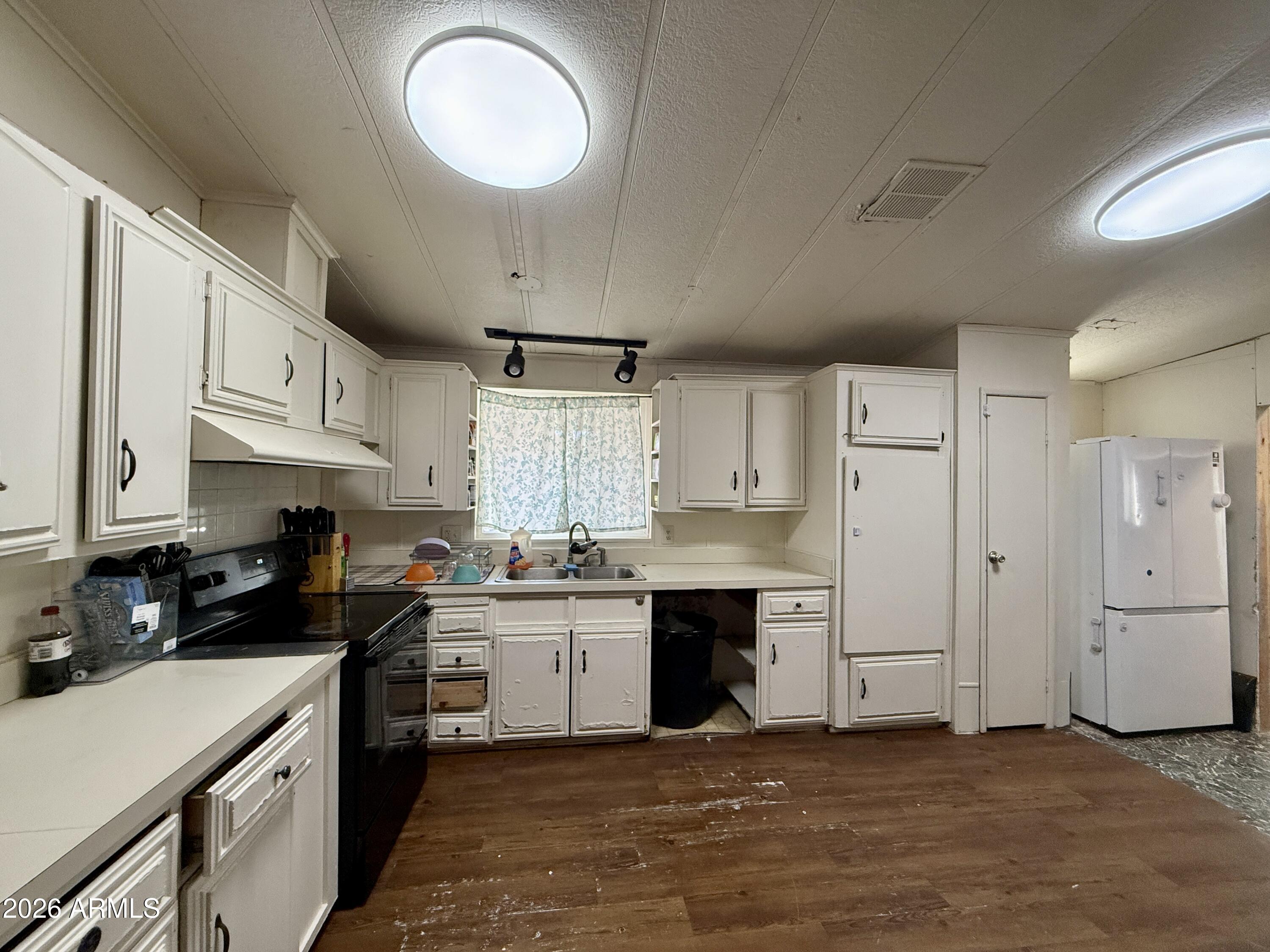 28 East 300th Pima, AZ 85543 - Photo 4 of 20 a kitchen with a sink a stove and refrigerator