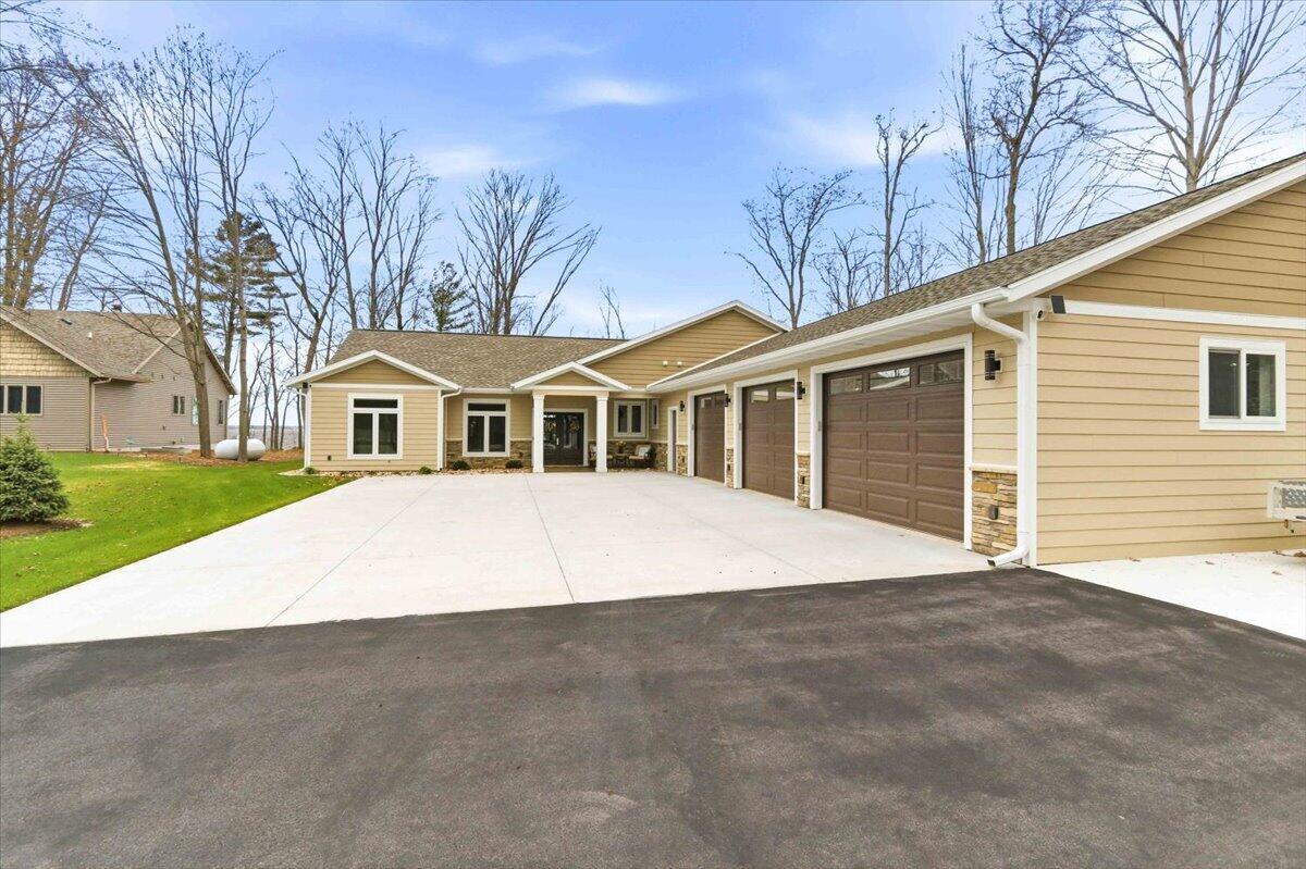 1870 Badger Court Monroe, WI 54613 - Photo 10 of 79 10-1870 Badger ct-010