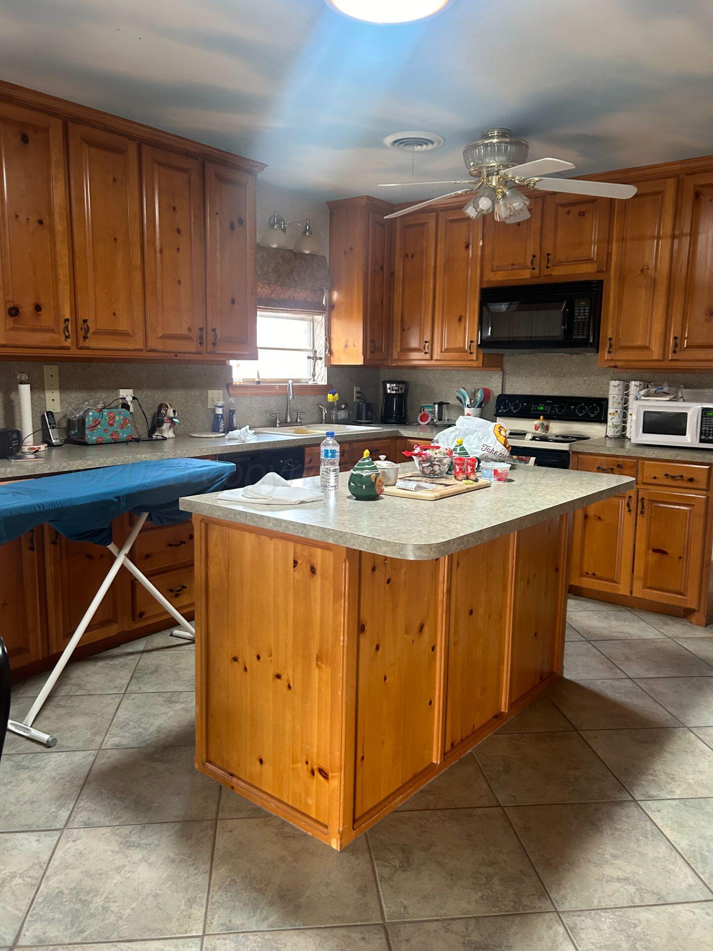 4304 Ridgecrest Circle Amarillo, TX 79109 - Photo 20 of 33 KITCHEN 1