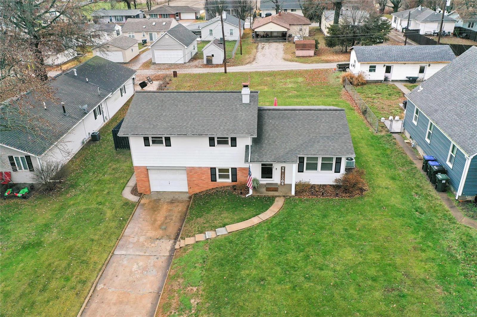 405 North Moore Street Waterloo, IL 62298 - Photo 3 of 34