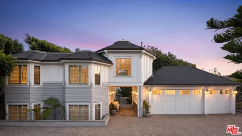 $16,850,000 | 30760 Broad Beach Road, Malibu, CA 90265