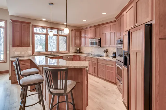 $624,000 | 121 Viking Court, Mankato, MN 56001