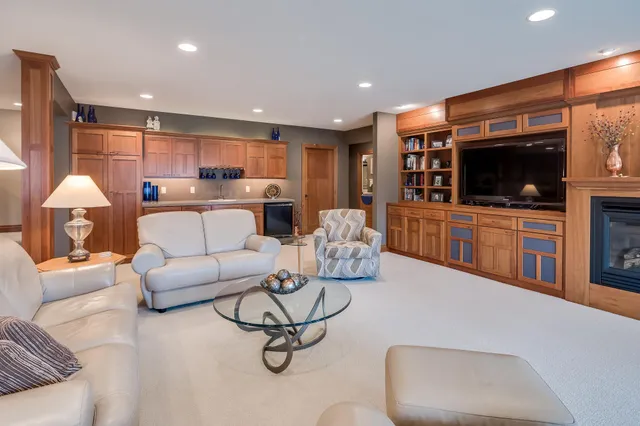 $624,000 | 121 Viking Court, Mankato, MN 56001