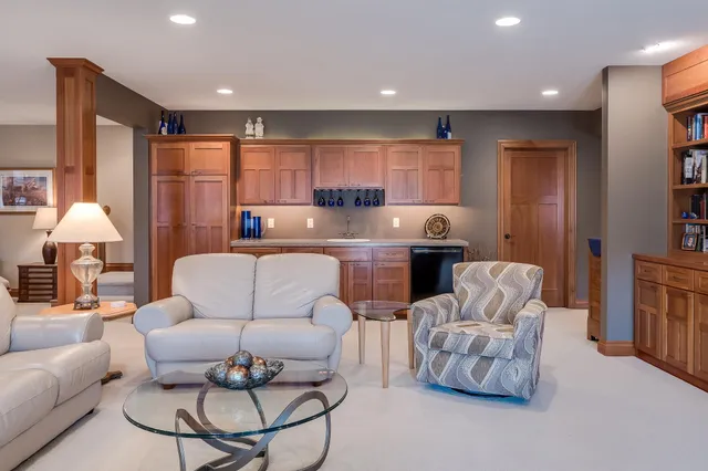 $624,000 | 121 Viking Court, Mankato, MN 56001