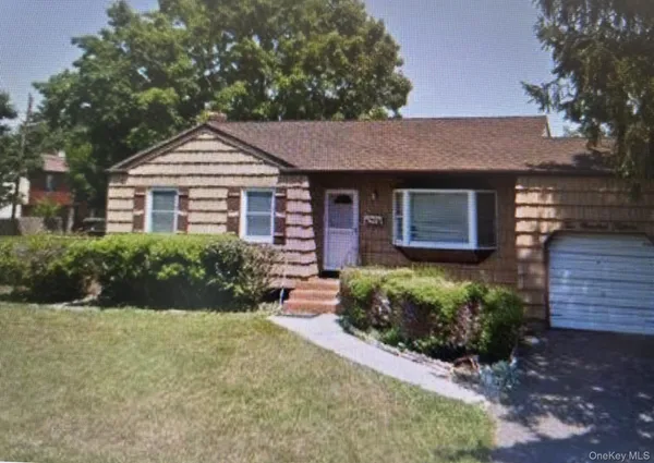 $649,000 | 215 Lincoln Avenue, Brentwood, NY 11717