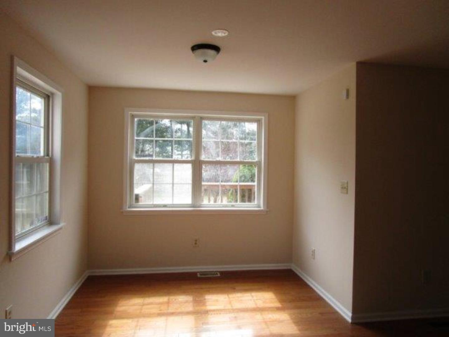 417 Delanco Road Beverly, NJ 08010 - Photo 3 of 19