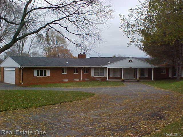 1901 South Garner Road Milford, MI 48380 - Photo 22 of 25 Inviting Circle drive