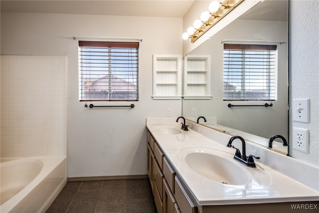3648 North Neptune Road Golden Valley, AZ 86413 - Photo 16 of 31 Bathroom