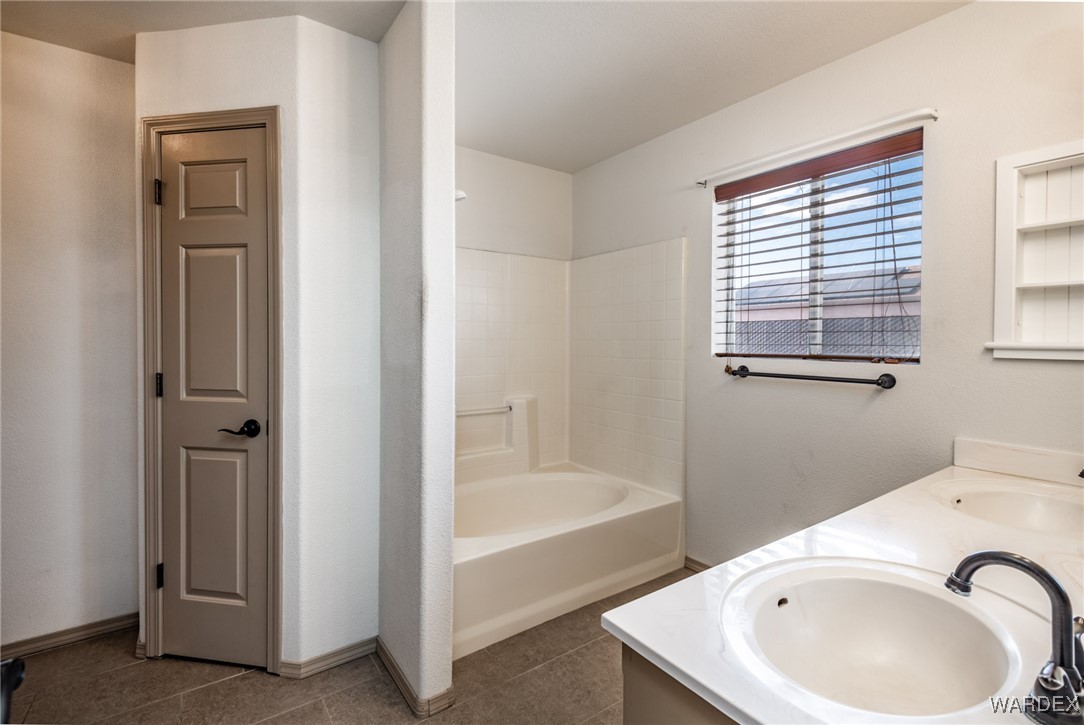 3648 North Neptune Road Golden Valley, AZ 86413 - Photo 17 of 31 Bathroom