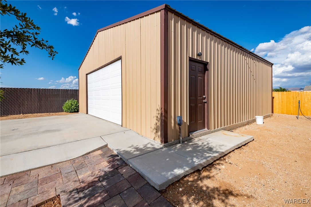 3648 North Neptune Road Golden Valley, AZ 86413 - Photo 27 of 31 Garage