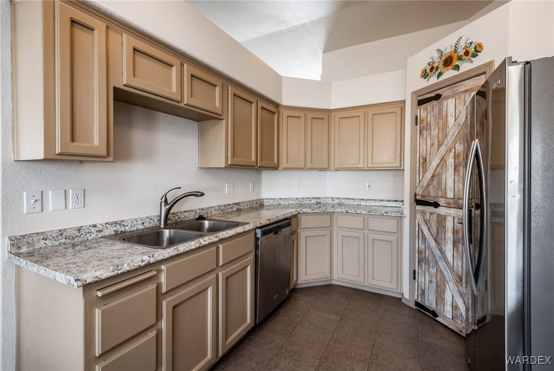3648 North Neptune Road Golden Valley, AZ 86413 - Photo 7 of 31 Kitchen