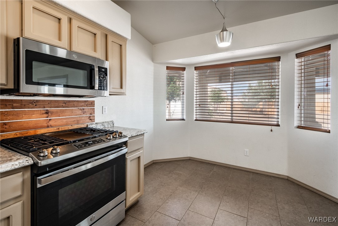 3648 North Neptune Road Golden Valley, AZ 86413 - Photo 9 of 31 Kitchen