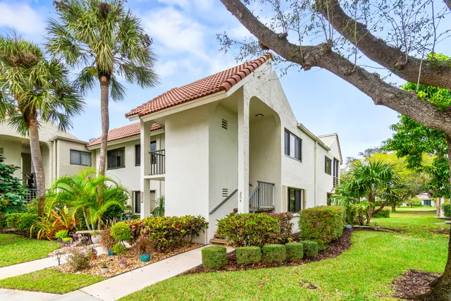 $2,700 | 5687 Fairway Park Drive, Unit 204, Boynton Beach, FL 33437