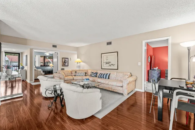 $2,700 | 5687 Fairway Park Drive, Unit 204, Boynton Beach, FL 33437