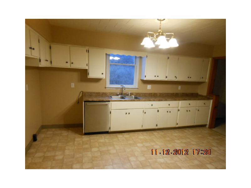 1060 Sun Valley Road Irwin, PA 15642 - Photo 4 of 20 Kitchen.