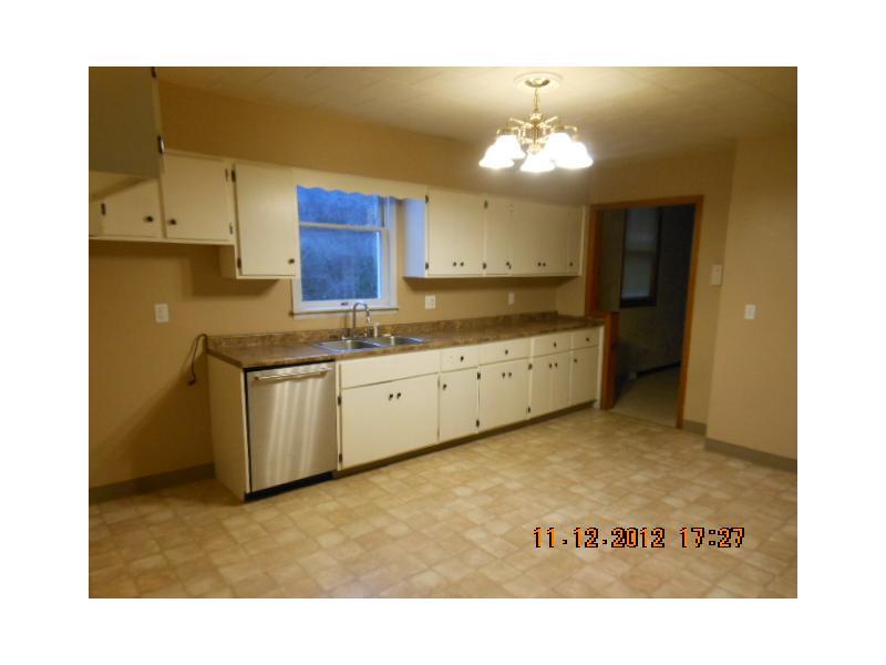 1060 Sun Valley Road Irwin, PA 15642 - Photo 5 of 20 Kitchen.