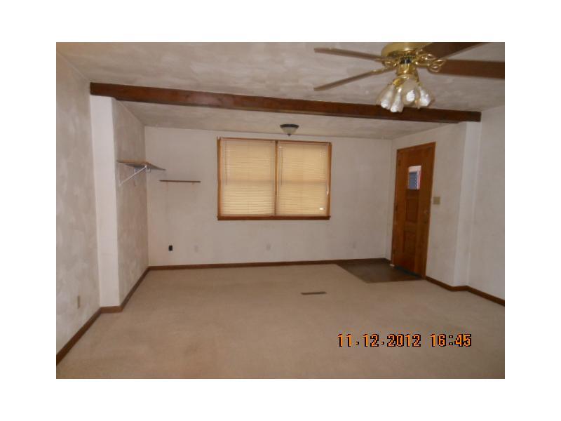1060 Sun Valley Road Irwin, PA 15642 - Photo 6 of 20 Living Room.