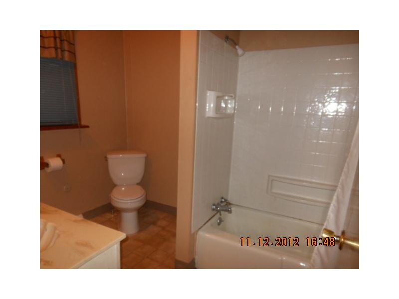 1060 Sun Valley Road Irwin, PA 15642 - Photo 10 of 20 Full Bath.