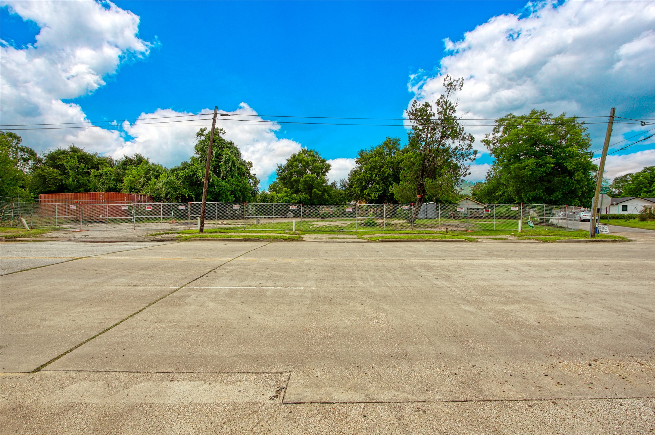 4502 Liberty Road Houston, TX 77026 - Photo 2 of 10 a view of a basketball court