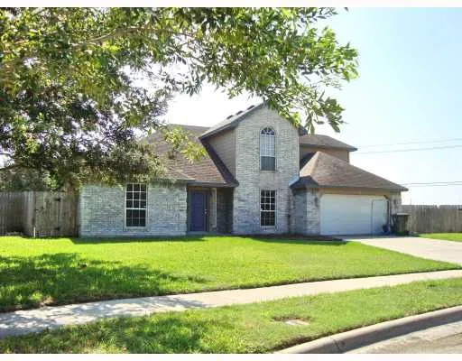 a view of a yard in front of house