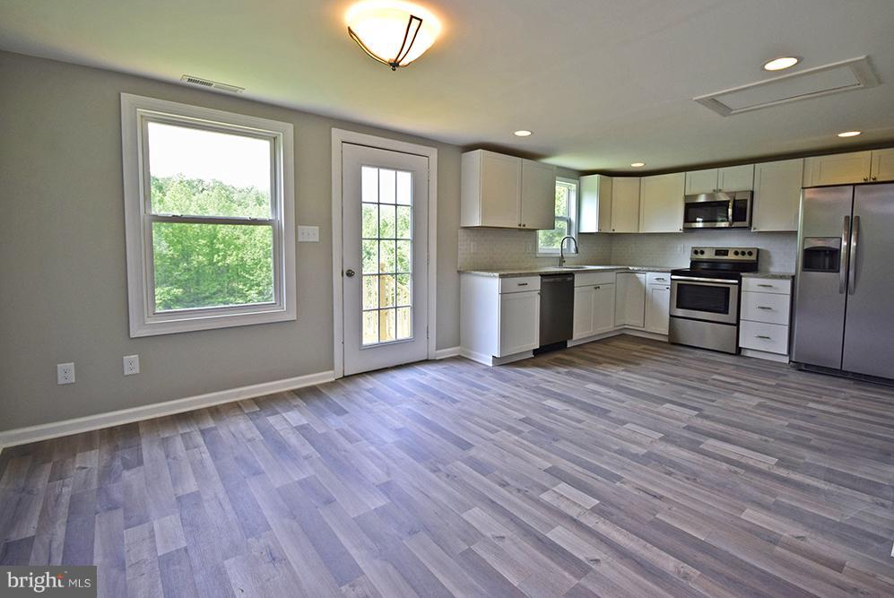 211 Sandy Ridge Road Fredericksburg, VA 22405 - Photo 6 of 24 Kitchen