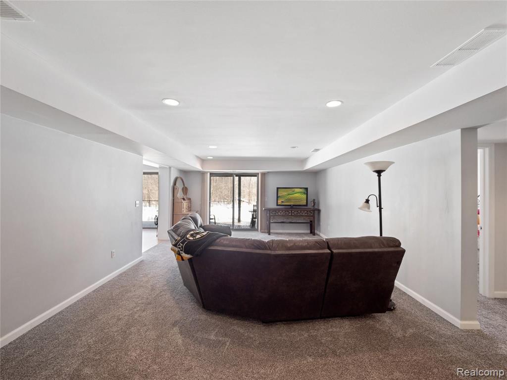 21311 Metroview Road Farmington Hills, MI 48335 - Photo 41 of 78