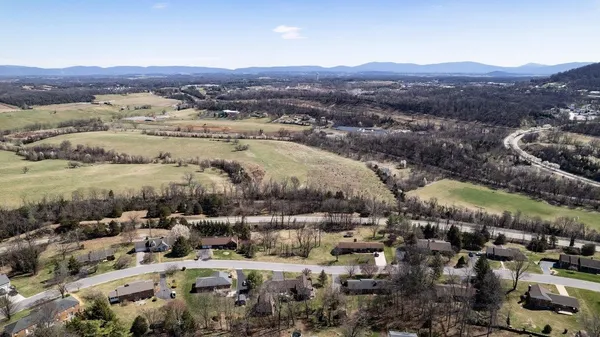 $85,000 | 810 Lammermoor Drive, Staunton, VA 24401