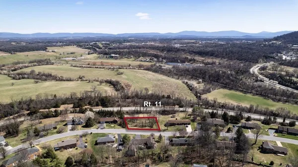 $85,000 | 810 Lammermoor Drive, Staunton, VA 24401