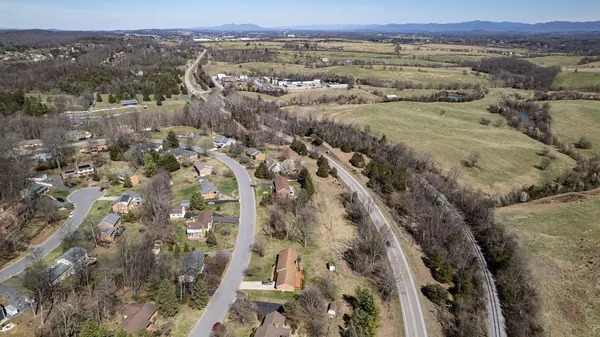 $85,000 | 810 Lammermoor Drive, Staunton, VA 24401