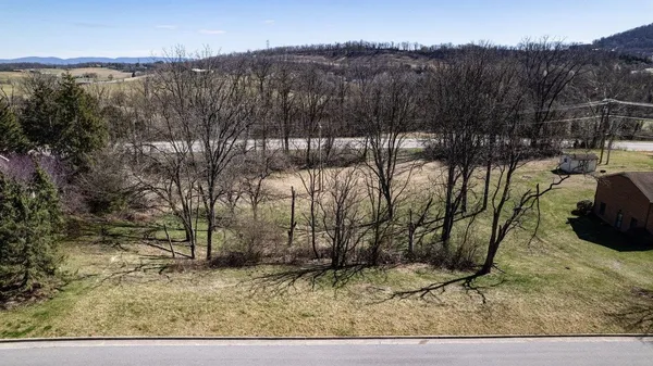$85,000 | 810 Lammermoor Drive, Staunton, VA 24401