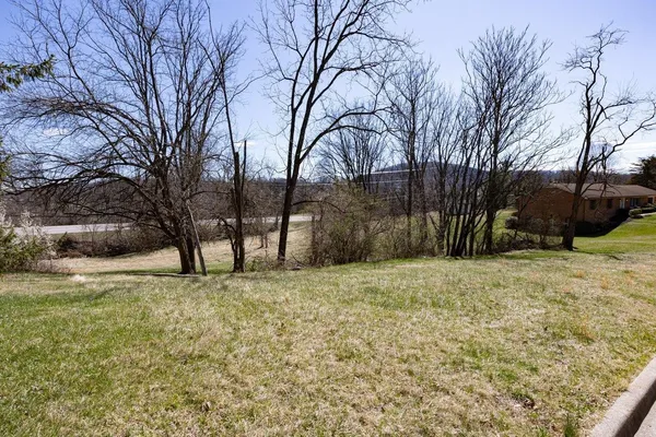 $85,000 | 810 Lammermoor Drive, Staunton, VA 24401