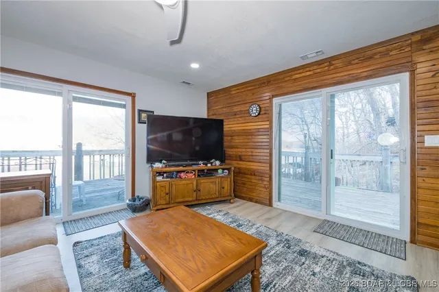 $660,000 | 30857 Berry Road, Stover, MO 65078